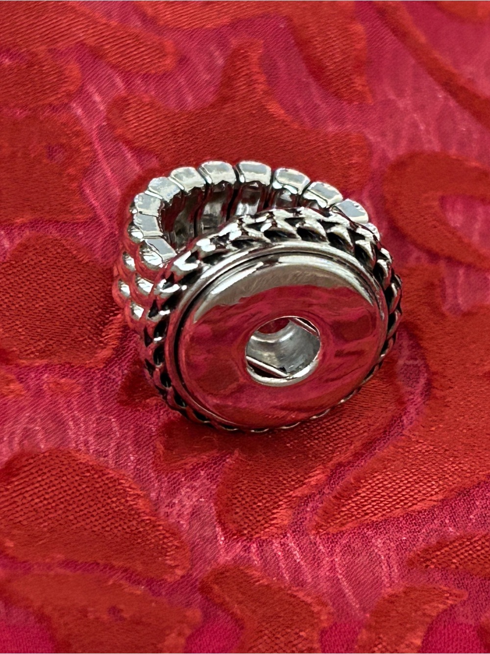 Magnolia and Vine Silver-Tone Stretch Ring - 18mm Snaps